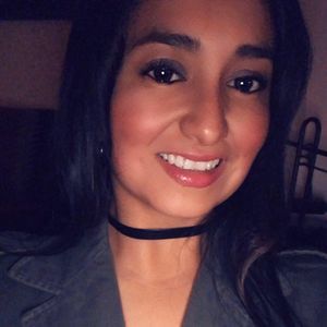 Meet your Posher, Vivían